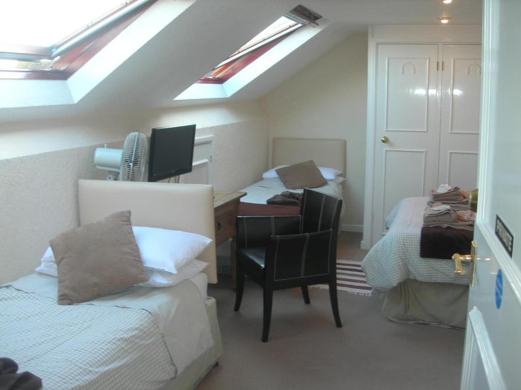 The Lodge Swindon Room photo