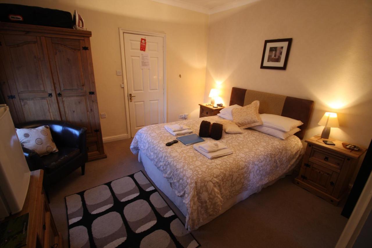 The Lodge Swindon Exterior photo